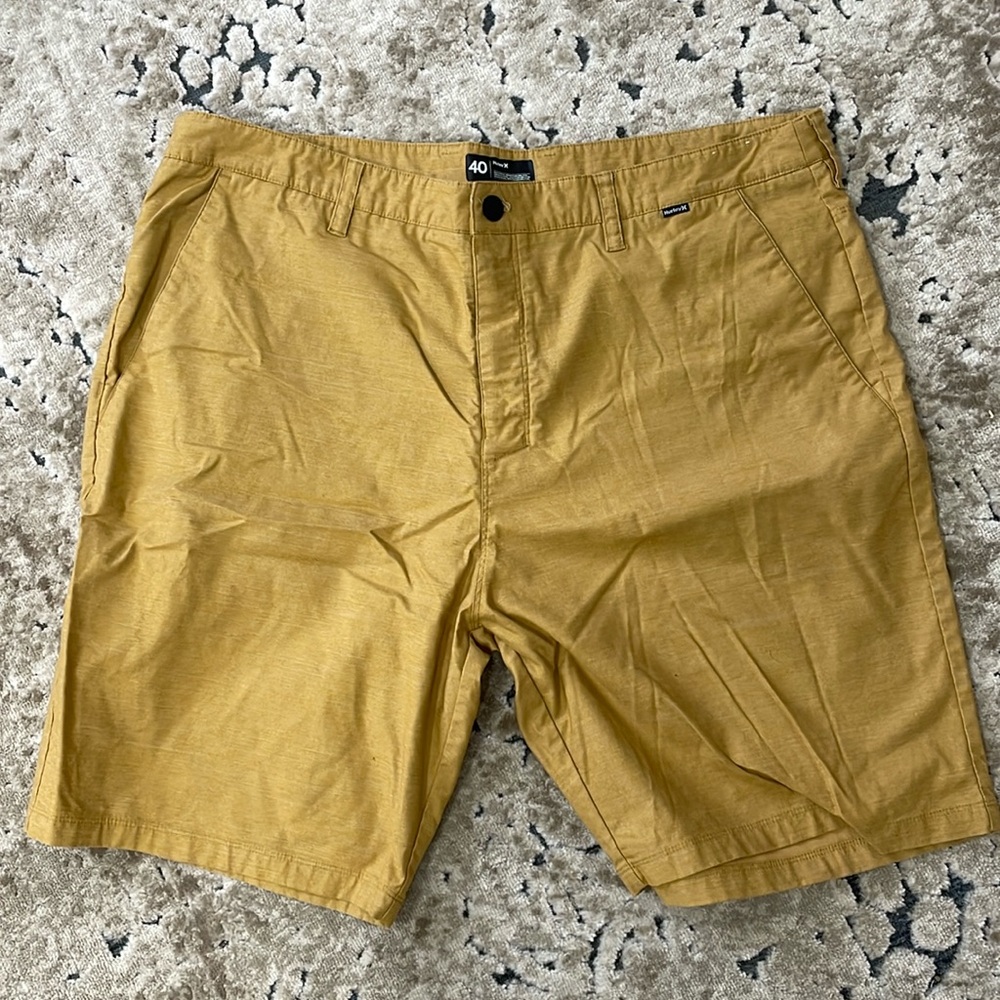 Hurley Men’s tan shorts h20 dri breathe size 40